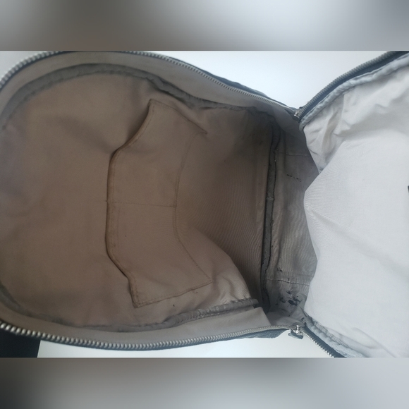 Vintage Roots pebbled leather backpack 🖤 - Picture 5 of 11